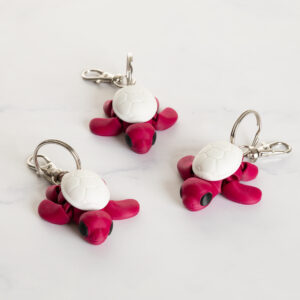 Flexi Skildpadde nøglering - Plumb/hvid